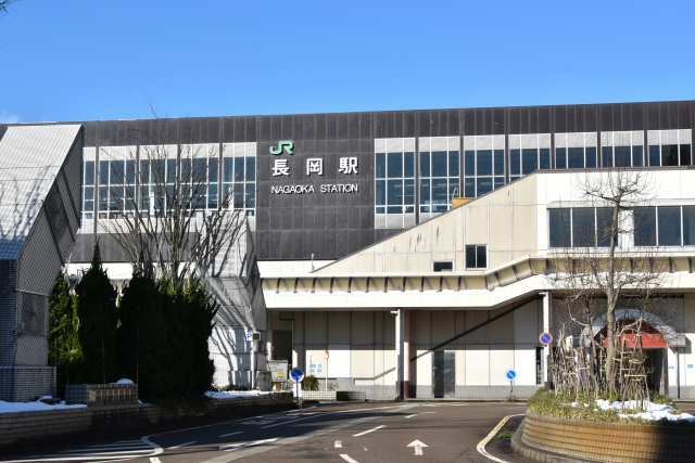 ロピア長岡店の最寄り駅である長岡駅の外観写真